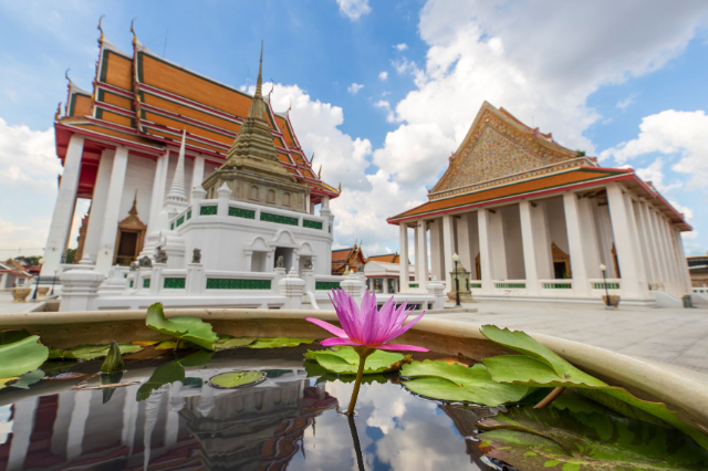 Wat Kalayanamit Woramahawiharn - Khet Thon Buri | Secret World Trip Planner