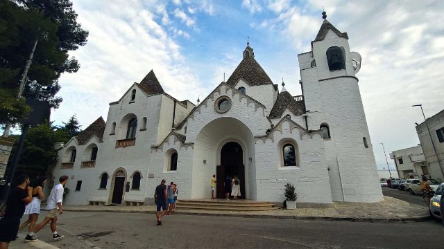 Kerk van St. Antonius van Padua - Alberobello | Secret World Trip Planner