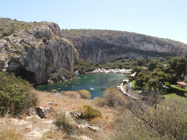Lago Vouliagmeni - Lake Vouliagmeni | Secret World Trip Planner