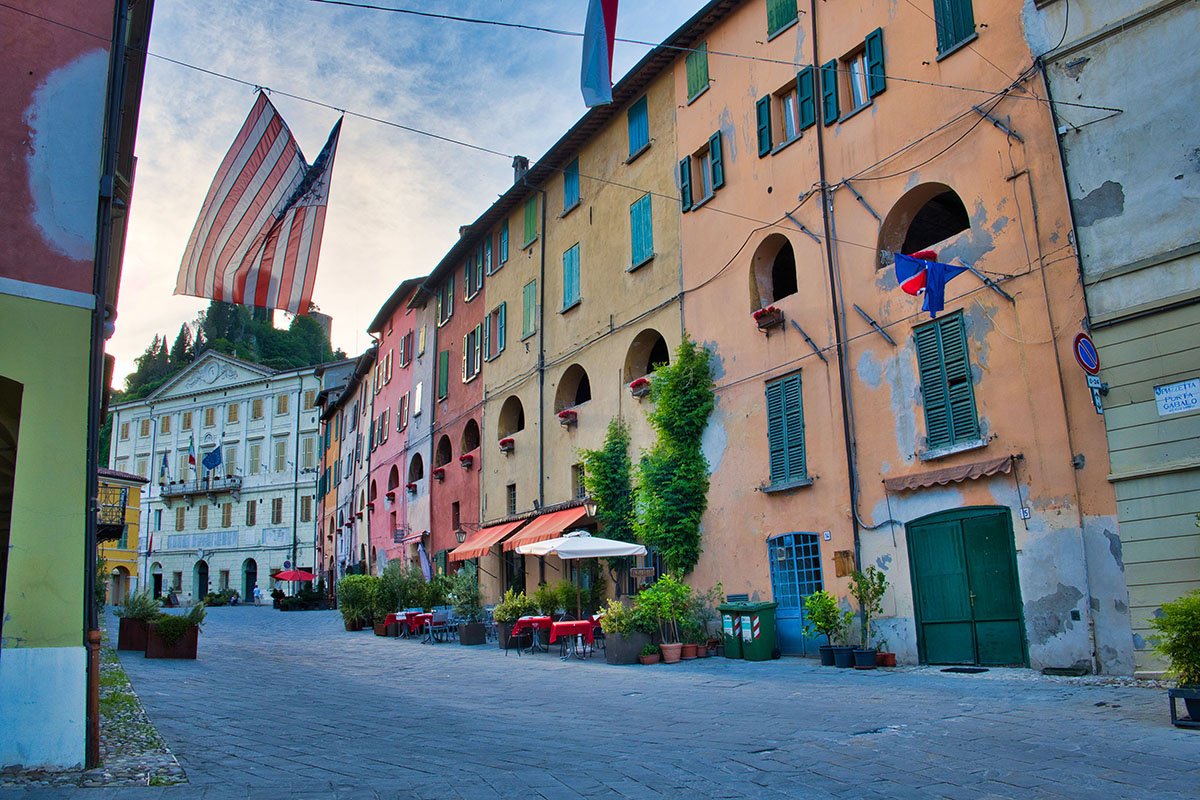 Brisighella, het oude middeleeuwse dorp — Brisighella