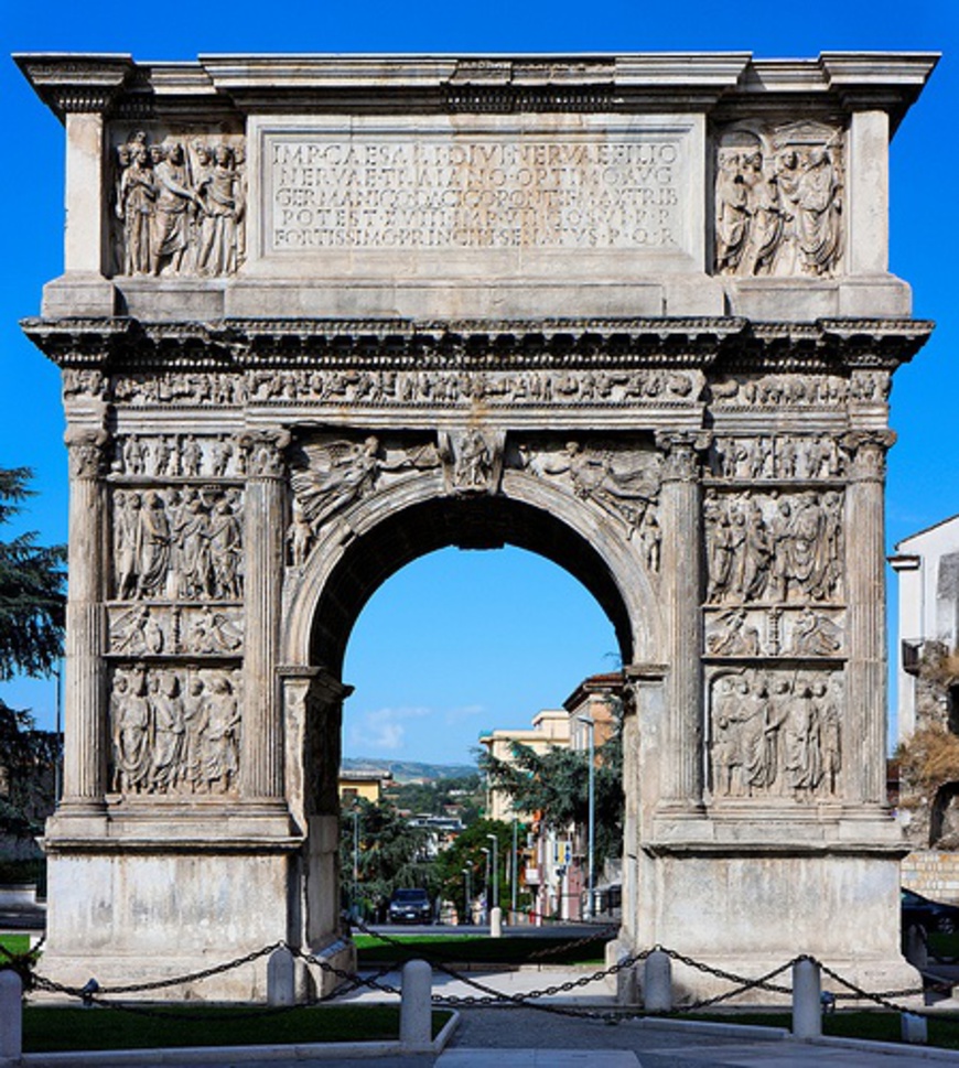 Trajansbogen - Benevento | Secret World Trip Planner