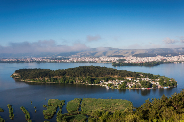 イオアニナの魅惑の島:ニシの文化遺産を探る - Ioannina Island | Secret World Trip Planner