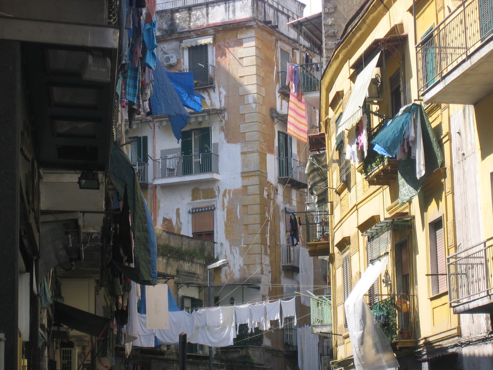 건강 지구와'아쿠아 퀼리아 델 포자로 - Napoli | Secret World Trip Planner