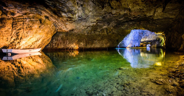 Ondergronds meer van Saint-Léonard - Saint-Léonard | Secret World Trip Planner