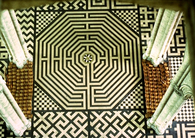 Het labyrint van de kathedraal van Amiens — Amiens