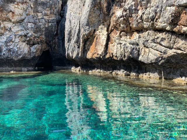 La cueva de Calipso - Fano | Secret World Trip Planner