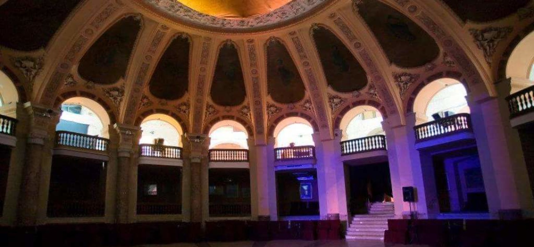 Der Salone Margherita, Italiens erstes Café Chantant - Napoli | Secret World Trip Planner