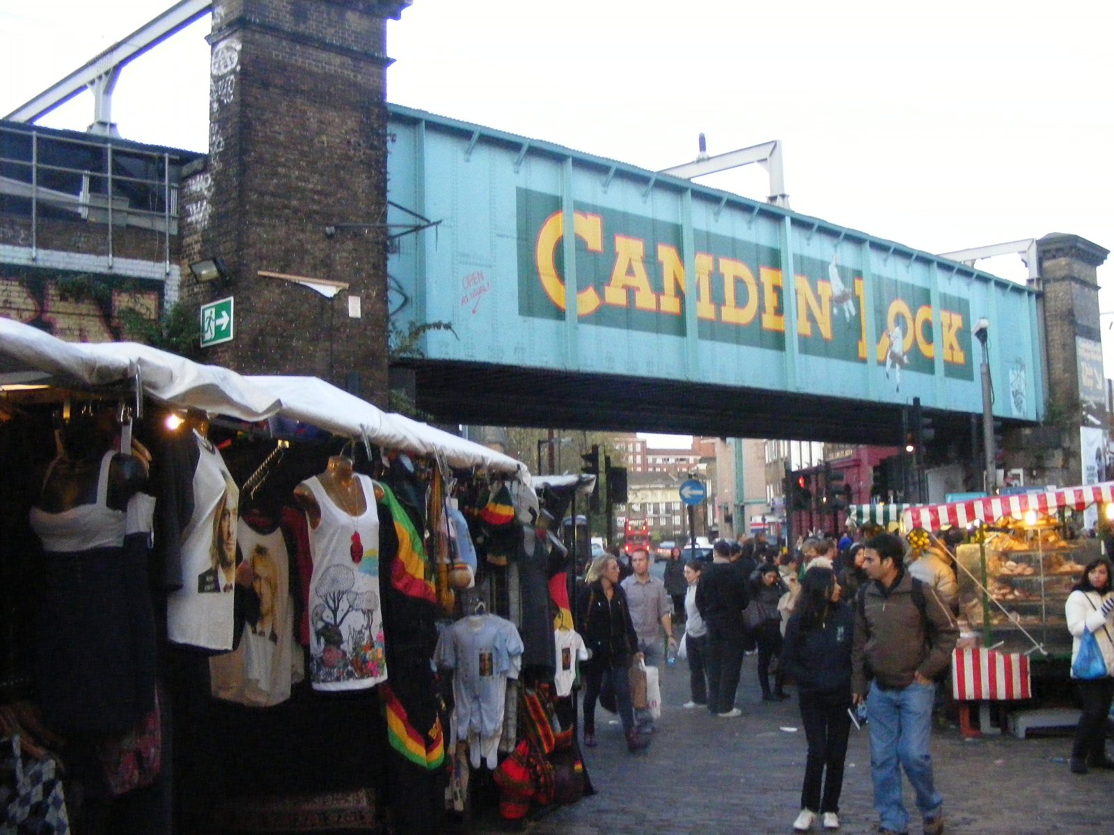 Camden Market / Jedz, pij, kupuj i tańcz w Londynie - Camden Town | Secret World Trip Planner