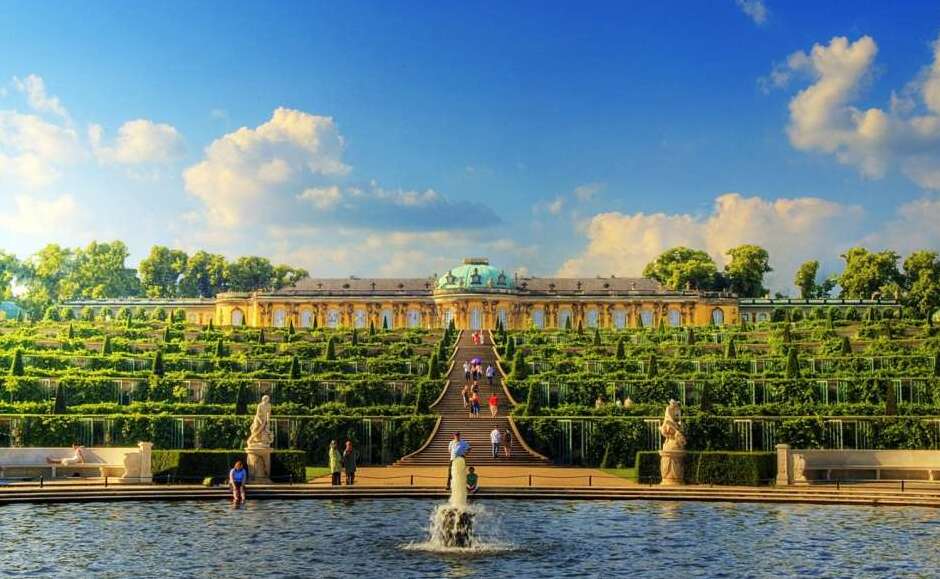 산수치의 궁전/정원과 계단식 포도원 사이에서 경이  - Potsdam | Secret World Trip Planner