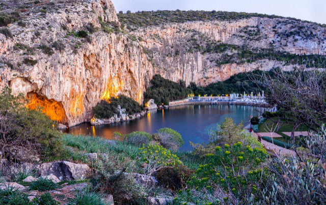 불리아그메니 호수 - Lake Vouliagmeni | Secret World Trip Planner