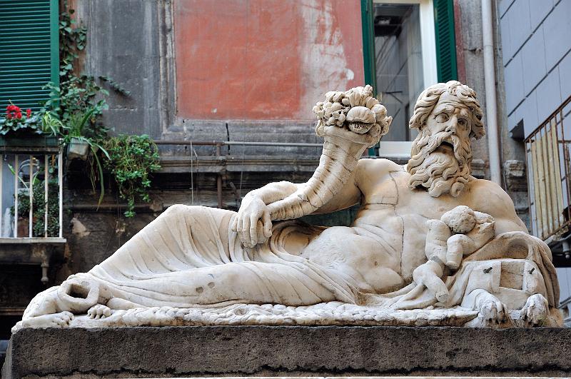 Standbeeld van de God Nijl - Napoli | Secret World Trip Planner