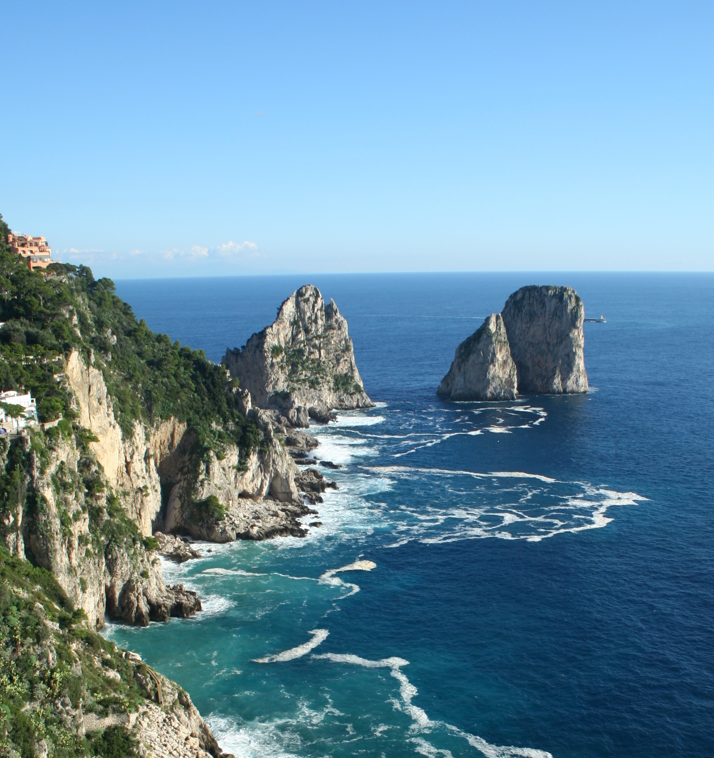 Les piles - I Faraglioni | Secret World Trip Planner