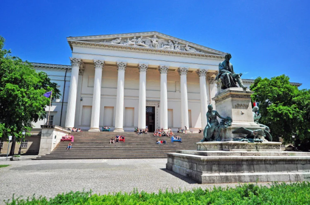 Hongaars Nationaal Museum - Budapest | Secret World Trip Planner