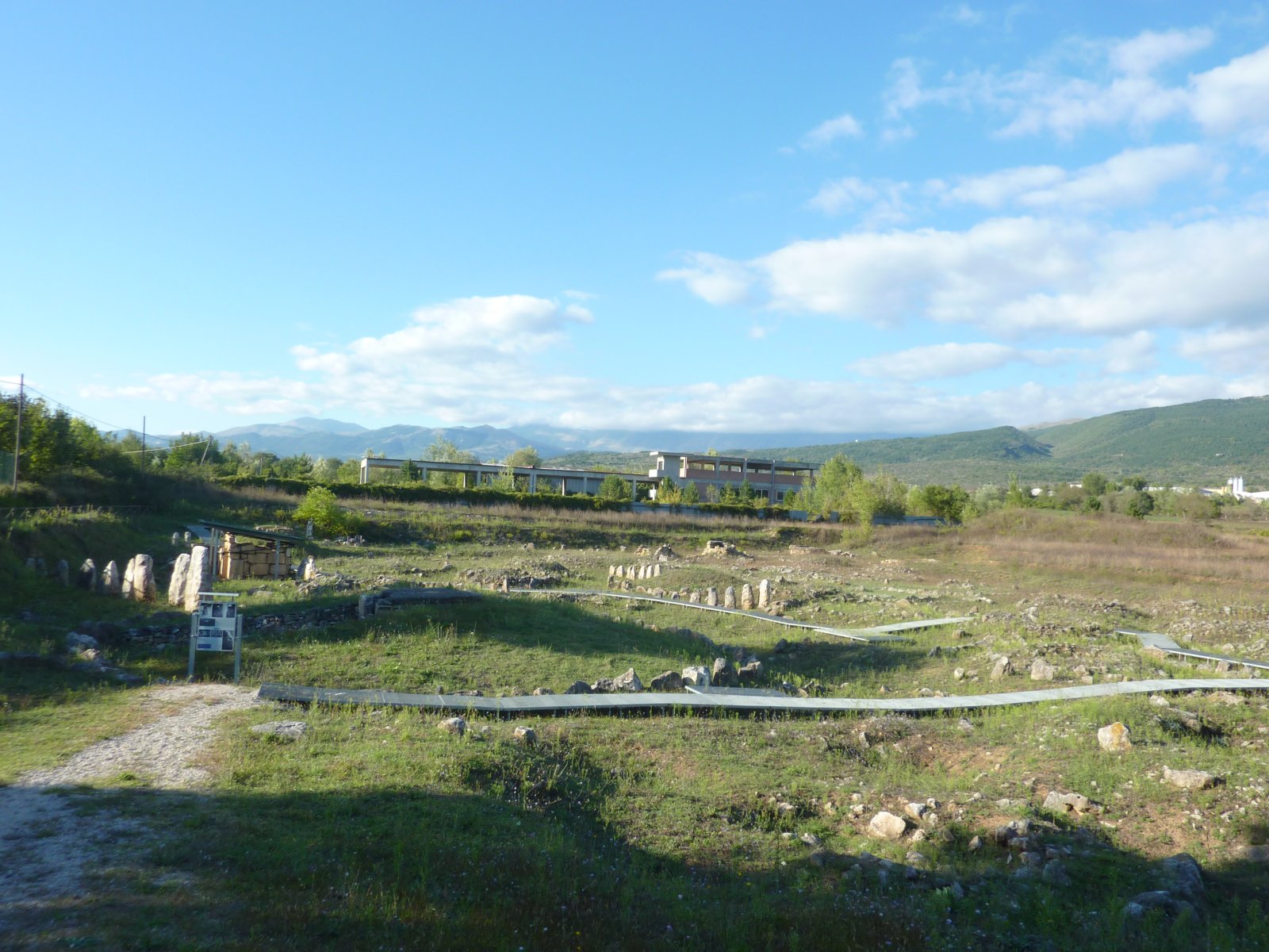 Abruzzen | Nekropole Fossa - Via S. Massimo d'Aveja | Secret World Trip Planner