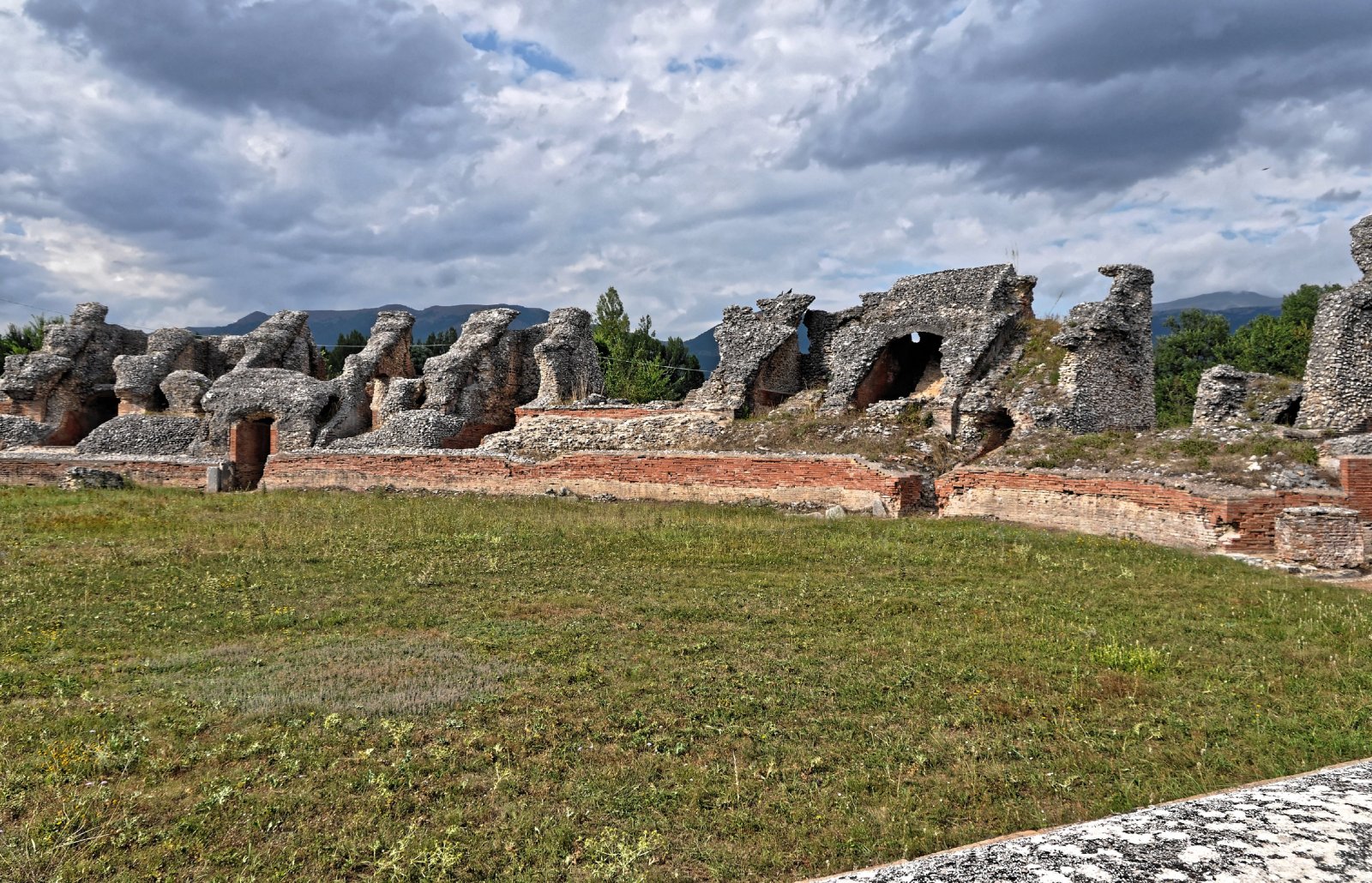 Das obere Aterno-Flusstal und das antike Amiternum - Frazione S. Vittorino | Secret World Trip Planner