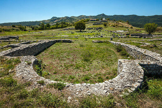 Iuvanum ist eine archäologische Stätte aus der Römerzeit. - Montenerodomo | Secret World Trip Planner