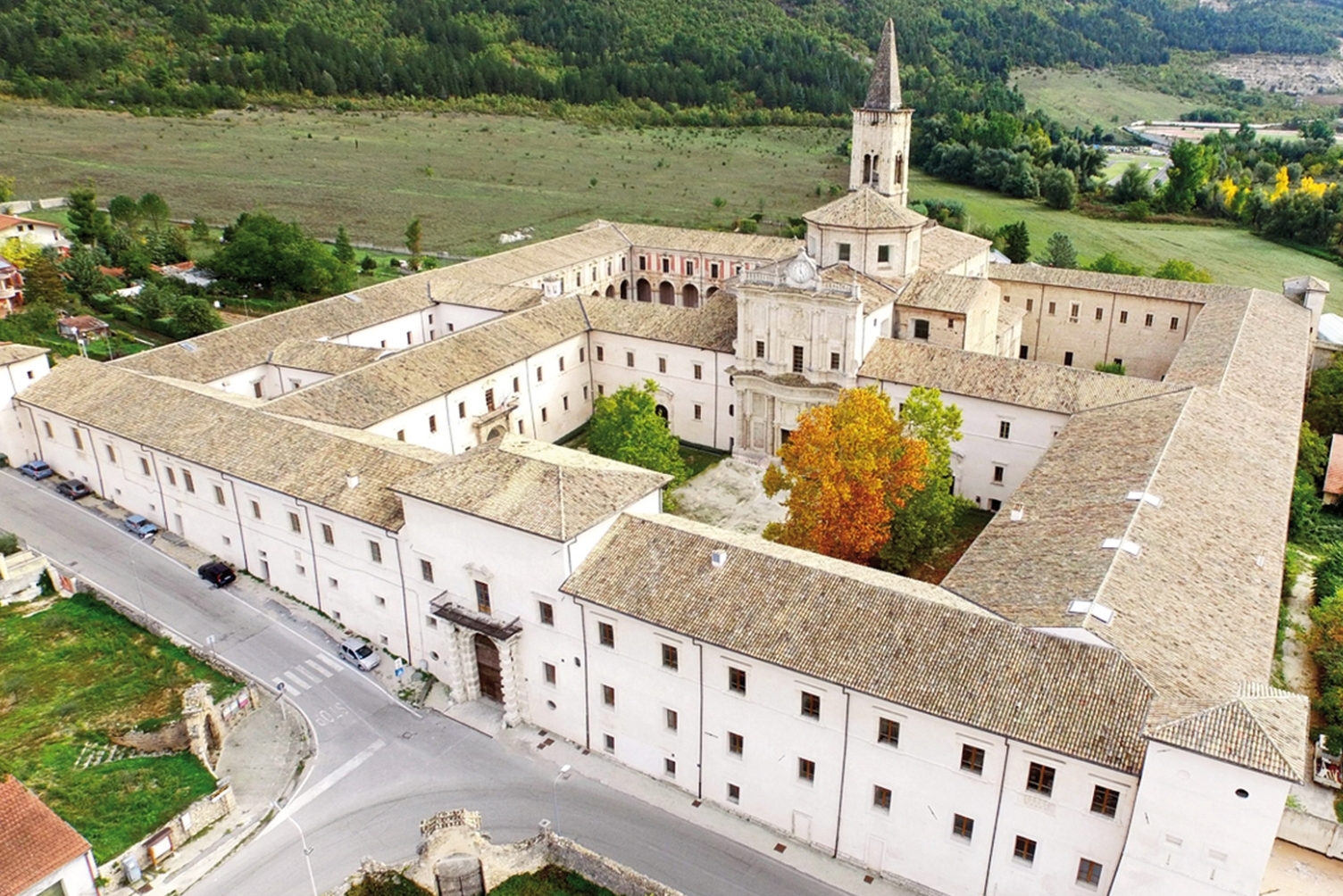 Abtei von Santo Spirito al Morrone - Badia-bagnaturo | Secret World Trip Planner