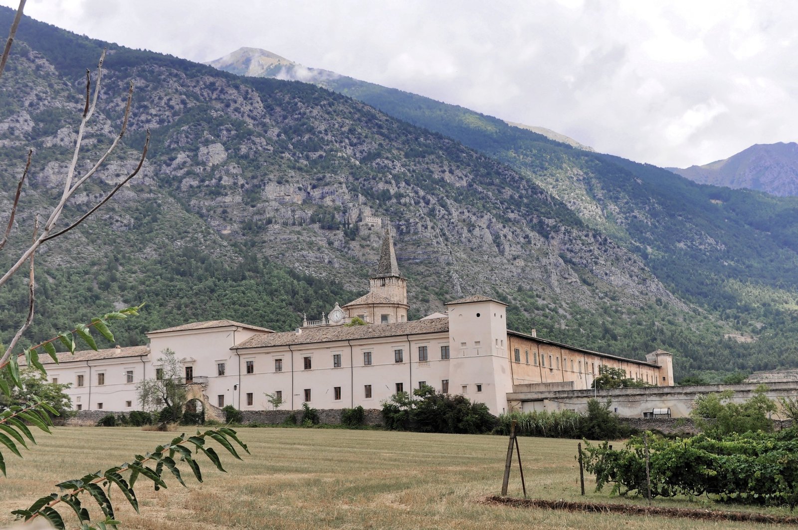 Abtei von Santo Spirito al Morrone - Badia-bagnaturo | Secret World Trip Planner