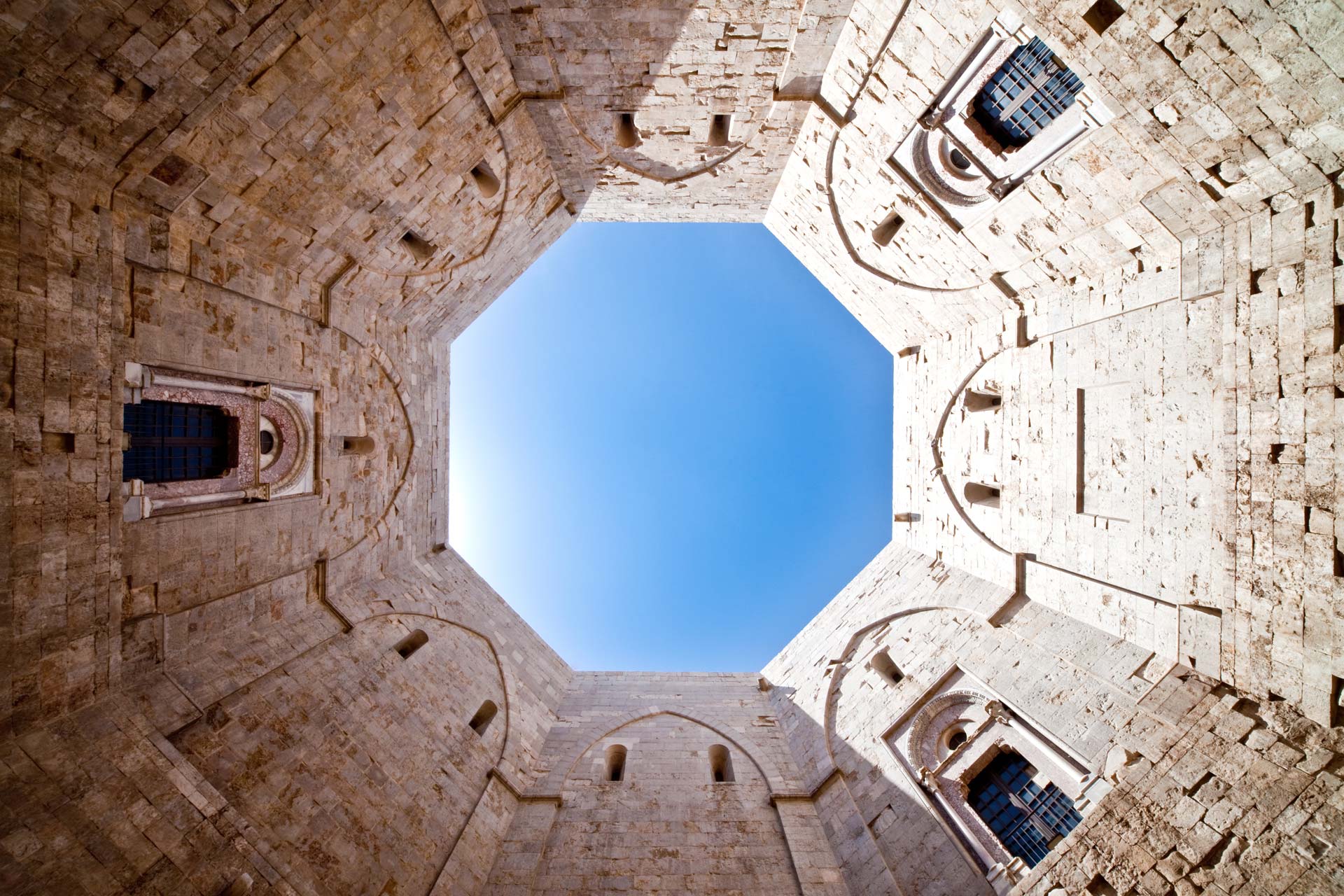 蒙特城堡(Castel del Monte) - Castel del Monte | Secret World Trip Planner