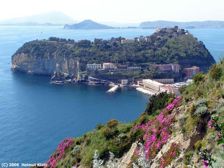 ヴィルジリアーノ公園またはリメンブランザ公園 - Napoli | Secret World Trip Planner