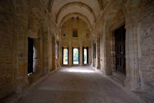 Santa María del Naranco Kerk - Oviedo | Secret World Trip Planner