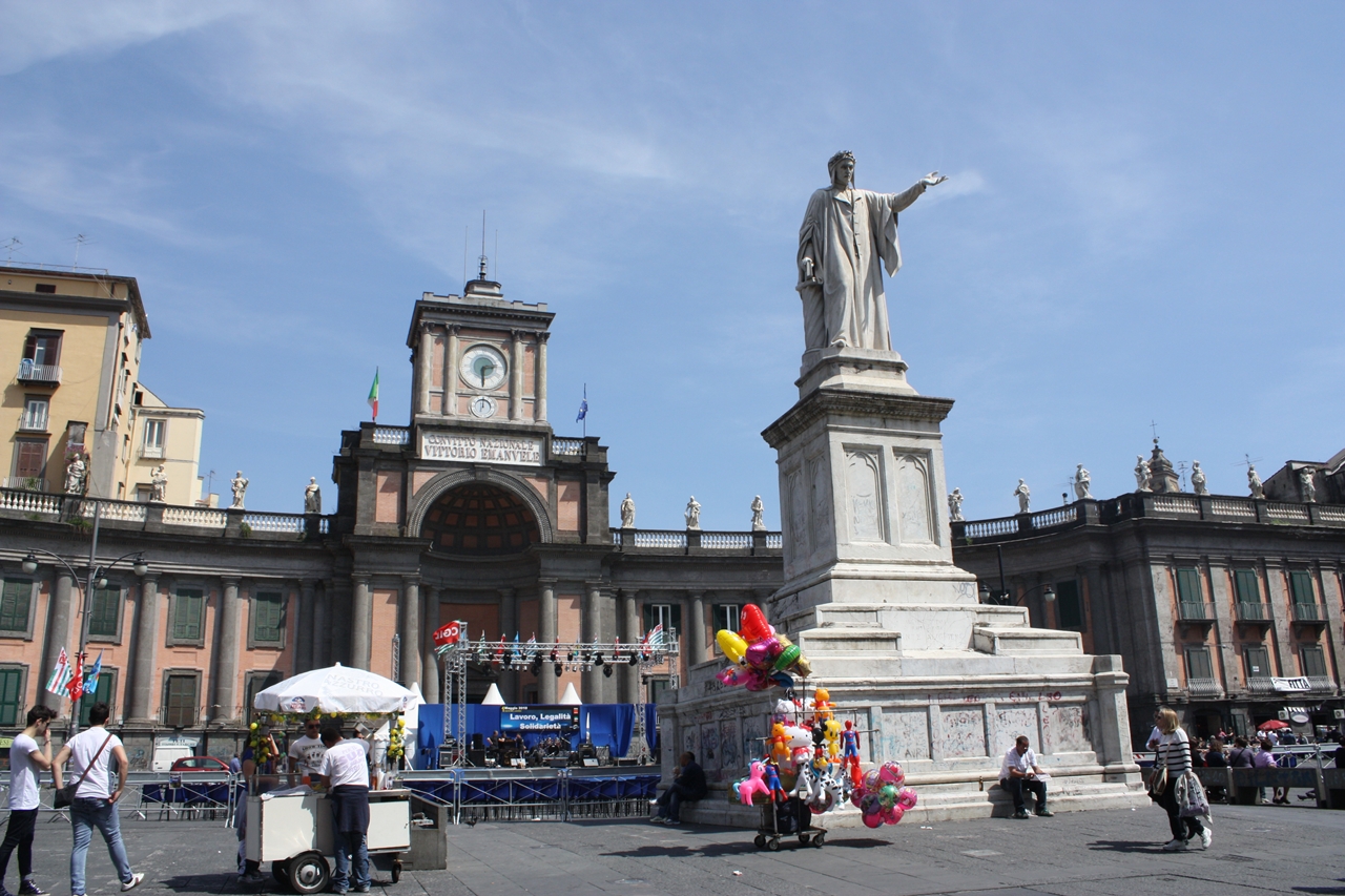 Piazza Dante - Napoli | Secret World Trip Planner