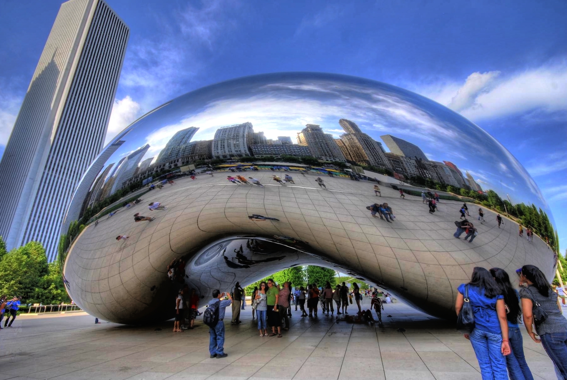 Cloud Gate é a Ópera do artista britânico Anish Kapoor — Chicago
