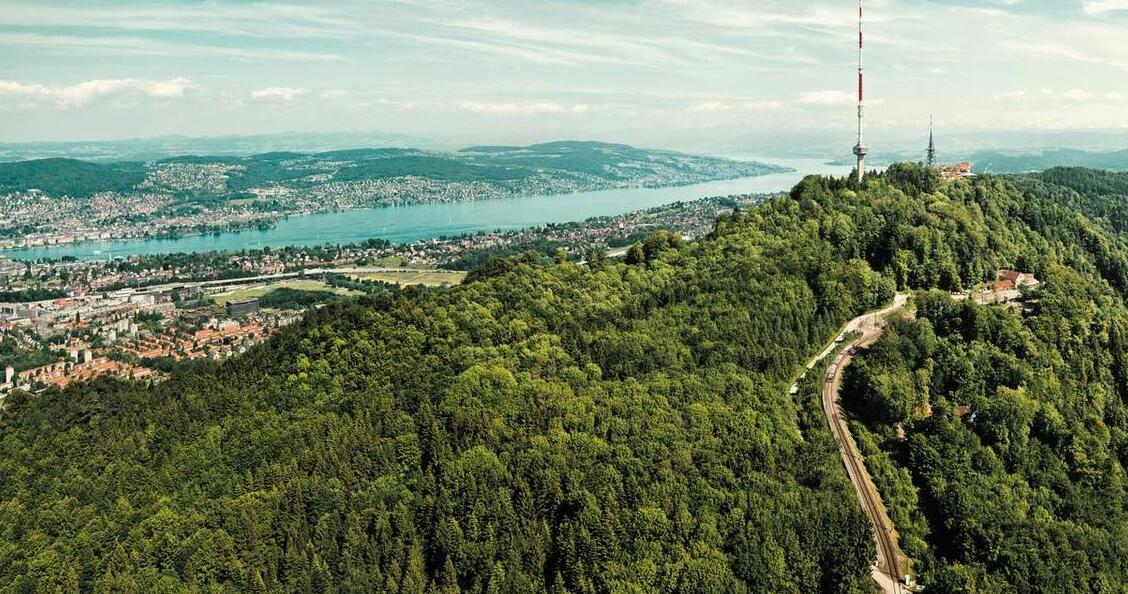 Uetliberg una meseta que domina la ciudad de Zurich — Zurigo