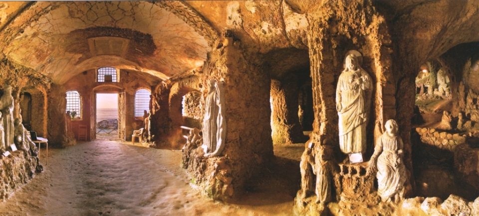 Kerk van Piedigrotta - Pizzo | Secret World Trip Planner