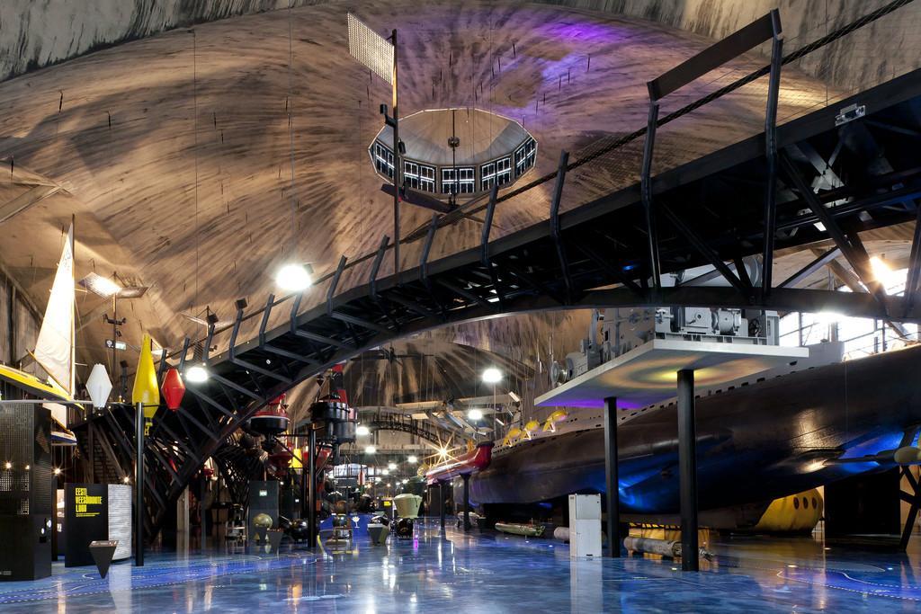 Watervliegtuig Harbour Museum - Tallinn | Secret World Trip Planner