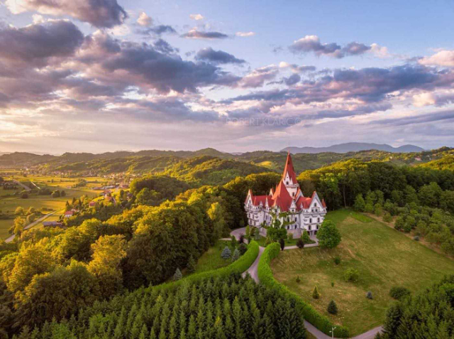 Dvorce Empirej - Jurjevec | Secret World Trip Planner