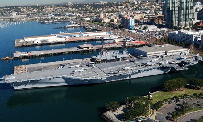 El venerable USS Midway — San Diego