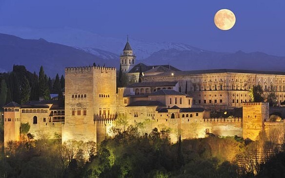 알함브라의 요새 부분인 알카사바 — Granada
