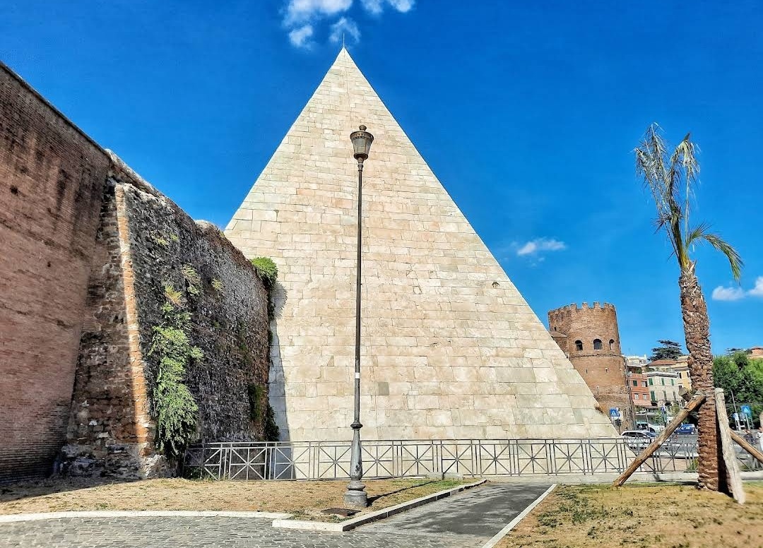 Rom: Die Pyramide von Cestius - Roma | Secret World Trip Planner
