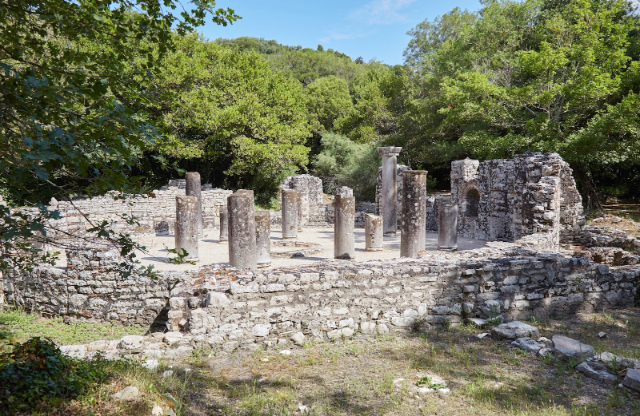 Desvelando las capas del Parque Nacional de Butrint: Un viaje a través del tiempo y la naturaleza | Secret World Trip Planner