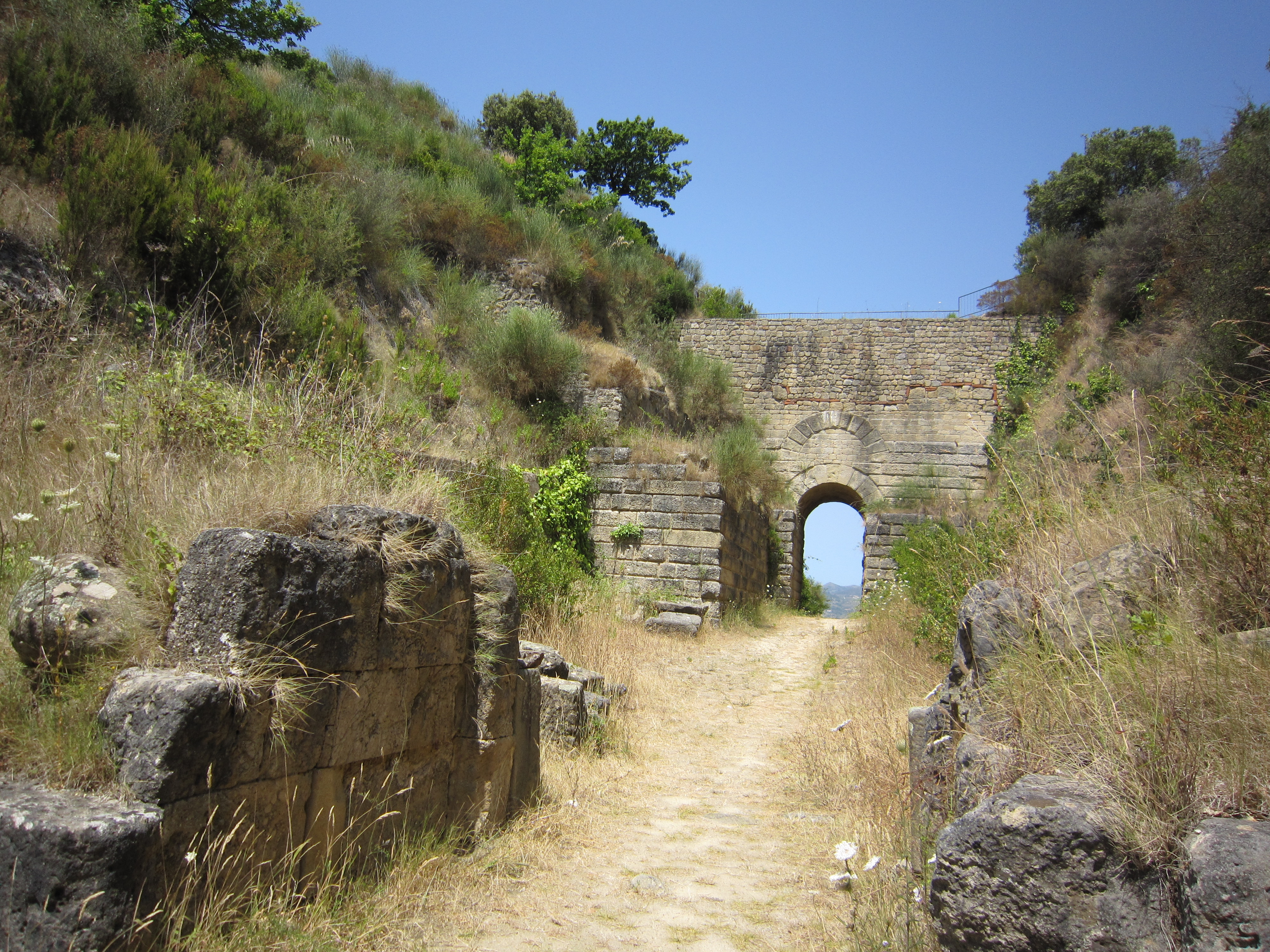 Velia ciudad de Parménides y Zenón | Secret World Trip Planner