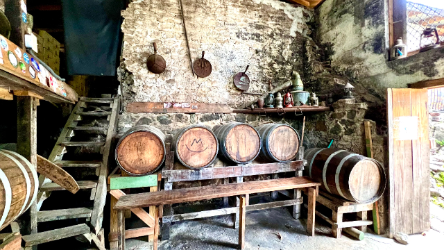 Callwood Distilleerderij - Cane Garden Bay | Secret World Trip Planner