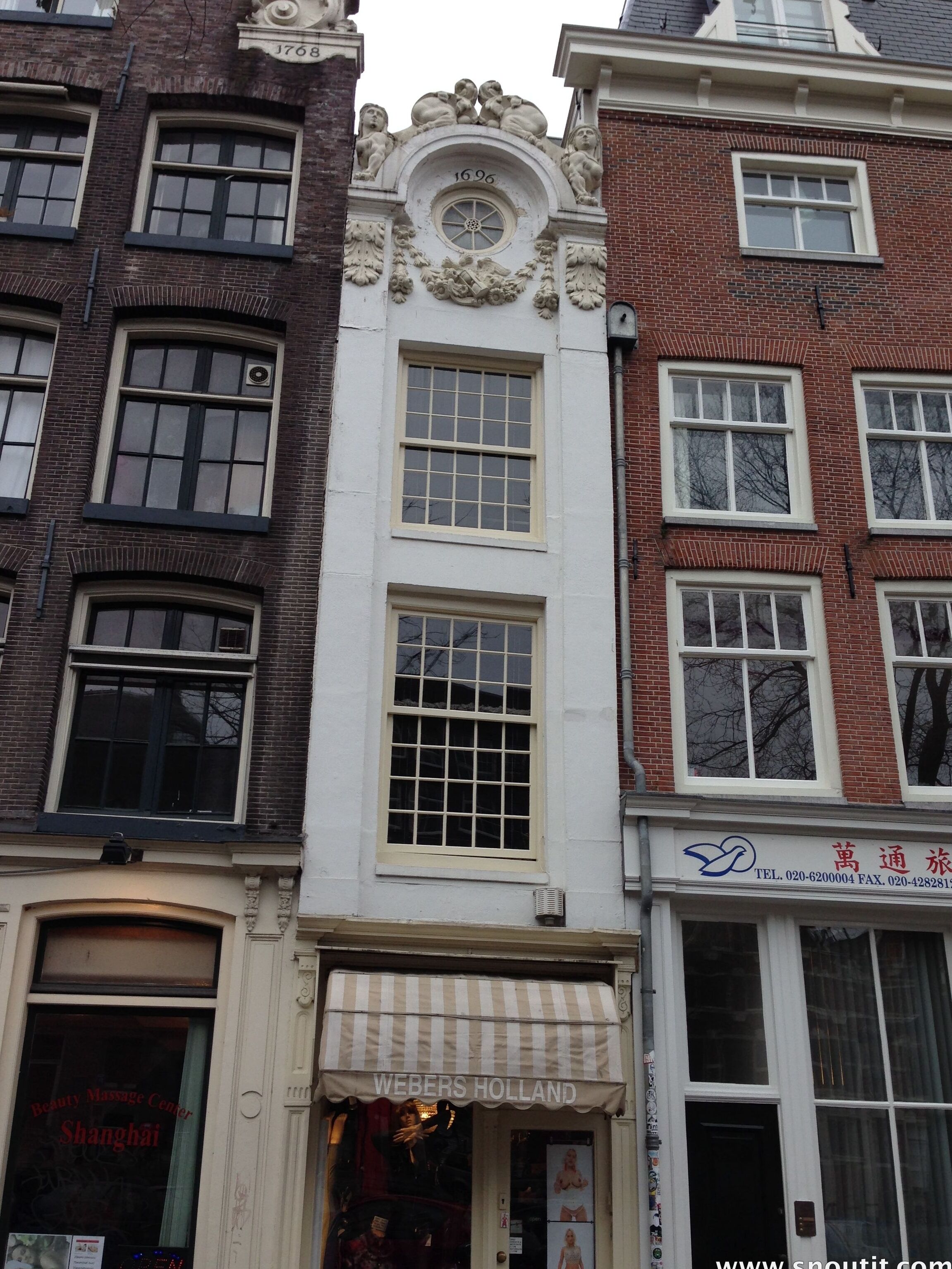 The house at Singel 7, the narrowest in the world - Amsterdam | Secret World Trip Planner