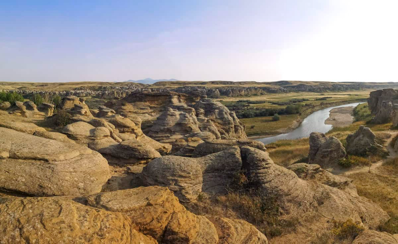 Escritura en piedra/Áísínai'pi - Milk River | Secret World Trip Planner