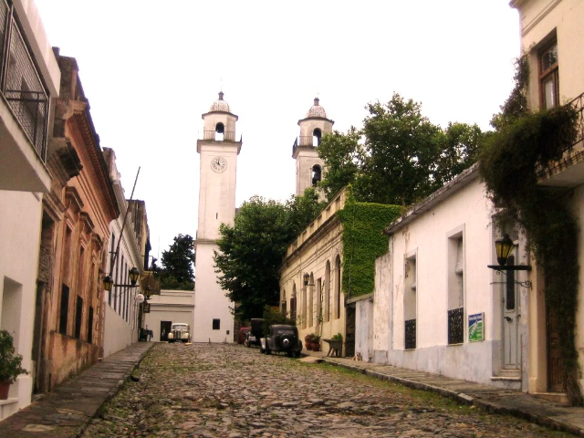 Kirche des Allerheiligsten Sakraments - Colonia Del Sacramento | Secret World Trip Planner
