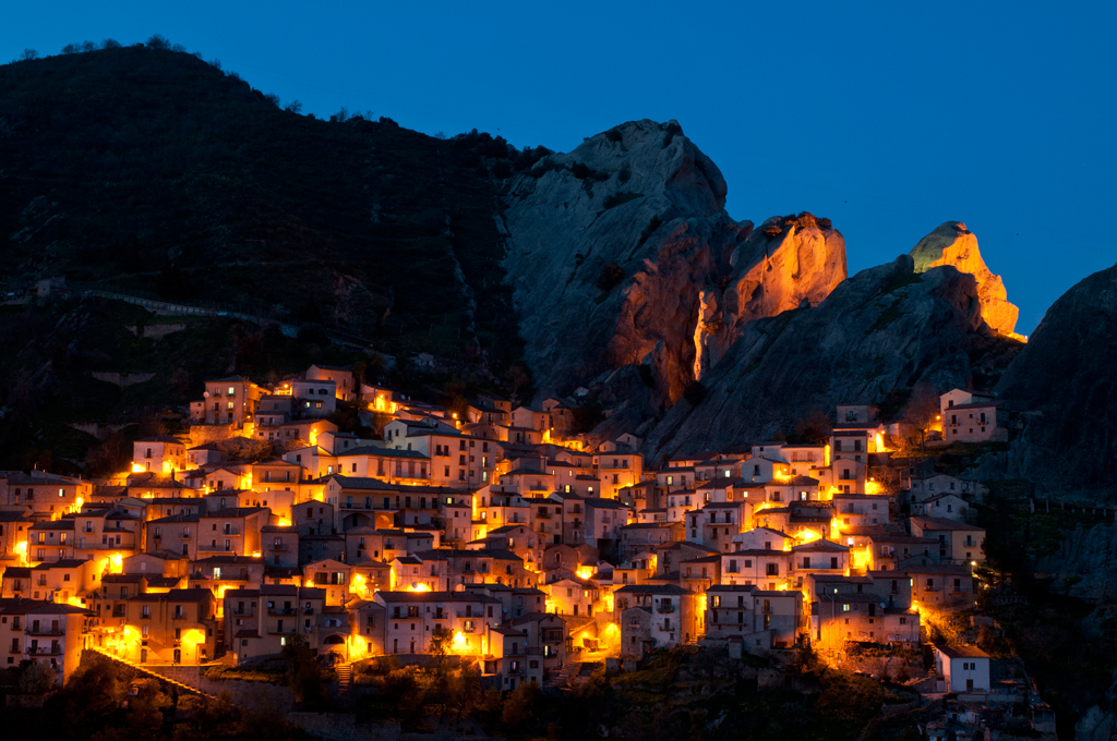 卡斯特尔梅扎诺村 - Castelmezzano | Secret World Trip Planner