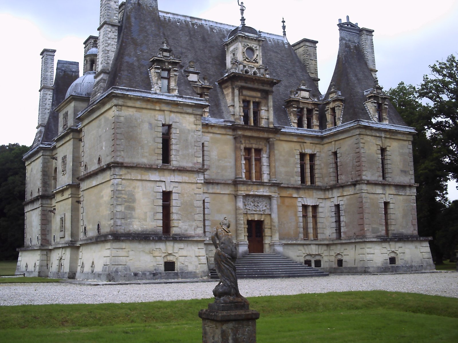 France| Château de Bailleul - Angerville-Bailleul | Secret World Trip Planner
