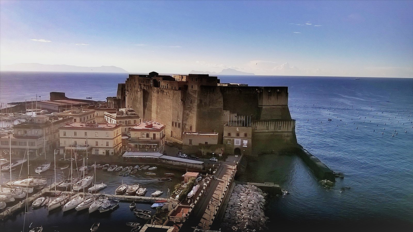 Castel dell’Ovo , simbolo del Golfo di Napoli - Napoli | Secret World Trip Planner