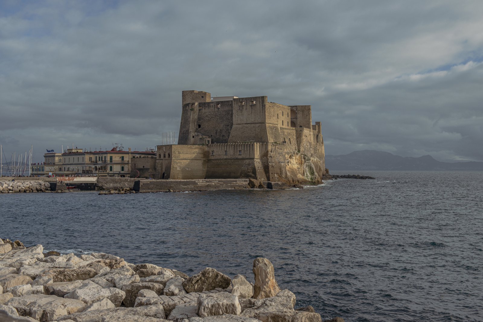 Castel dell’Ovo , simbolo del Golfo di Napoli - Napoli | Secret World Trip Planner