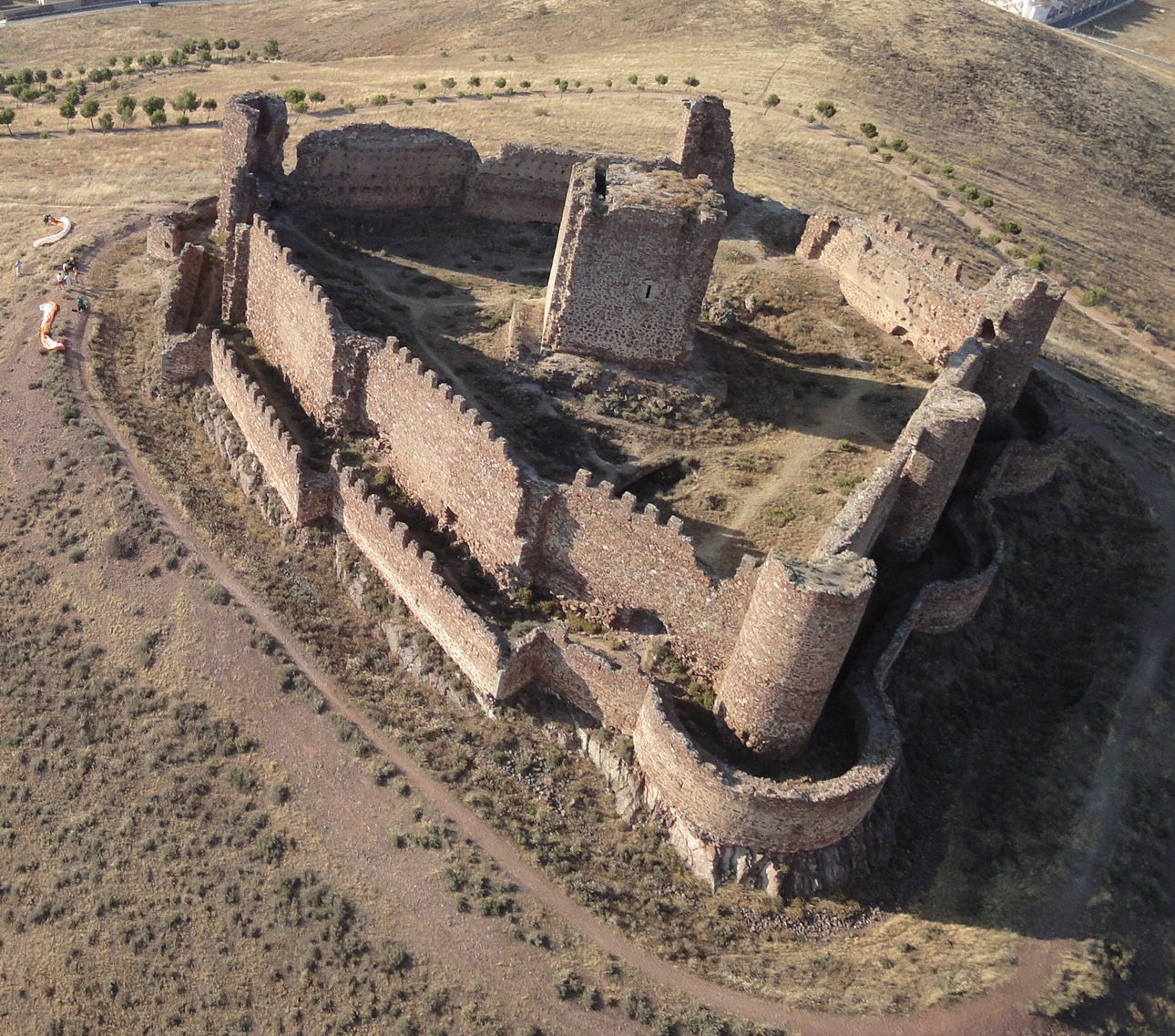 Zamek Almonacid de Toledo - Almonacid de Toledo | Secret World Trip Planner