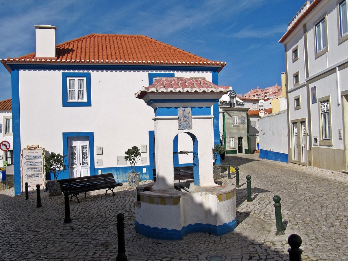 Ericeira | mała wioska rybacka na wysokich klifach  - Ericeira | Secret World Trip Planner
