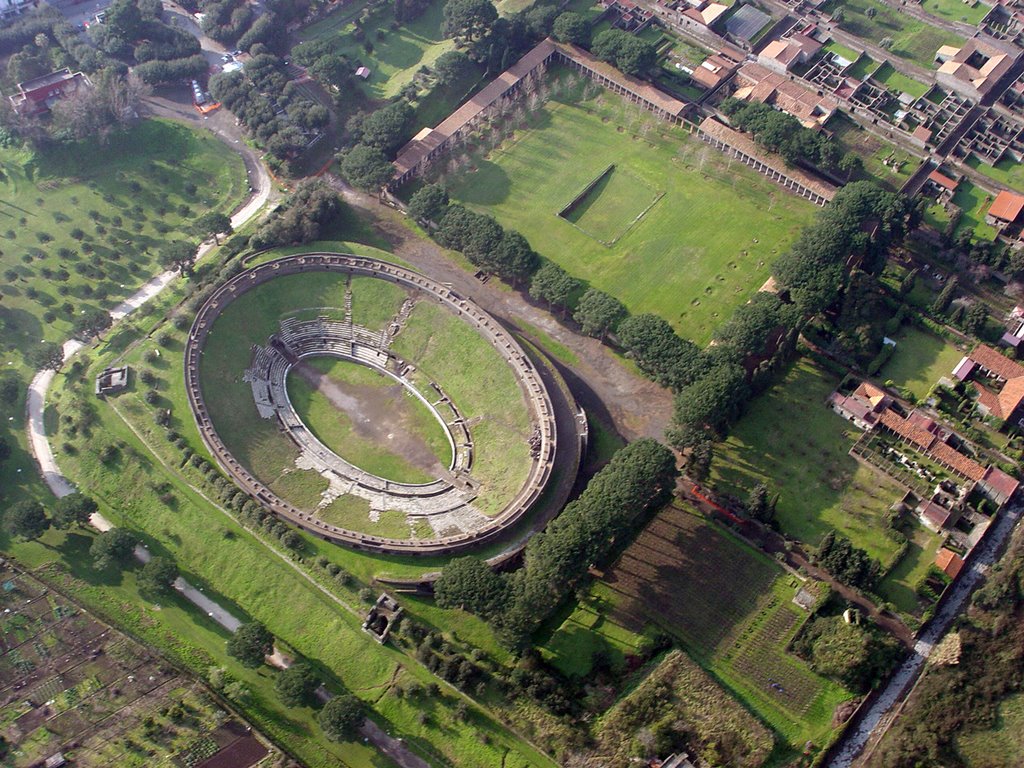 Amfitheater - Via dell’Abbondanza | Secret World Trip Planner