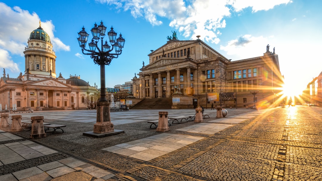 Żandarmenmarkt jest chyba najbardziej okazałym placem berlińskim - Berlin | Secret World Trip Planner