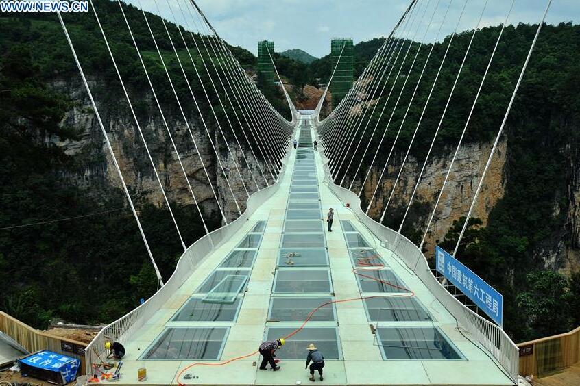 張家界ガラス橋 — Zhangjiajie Shi