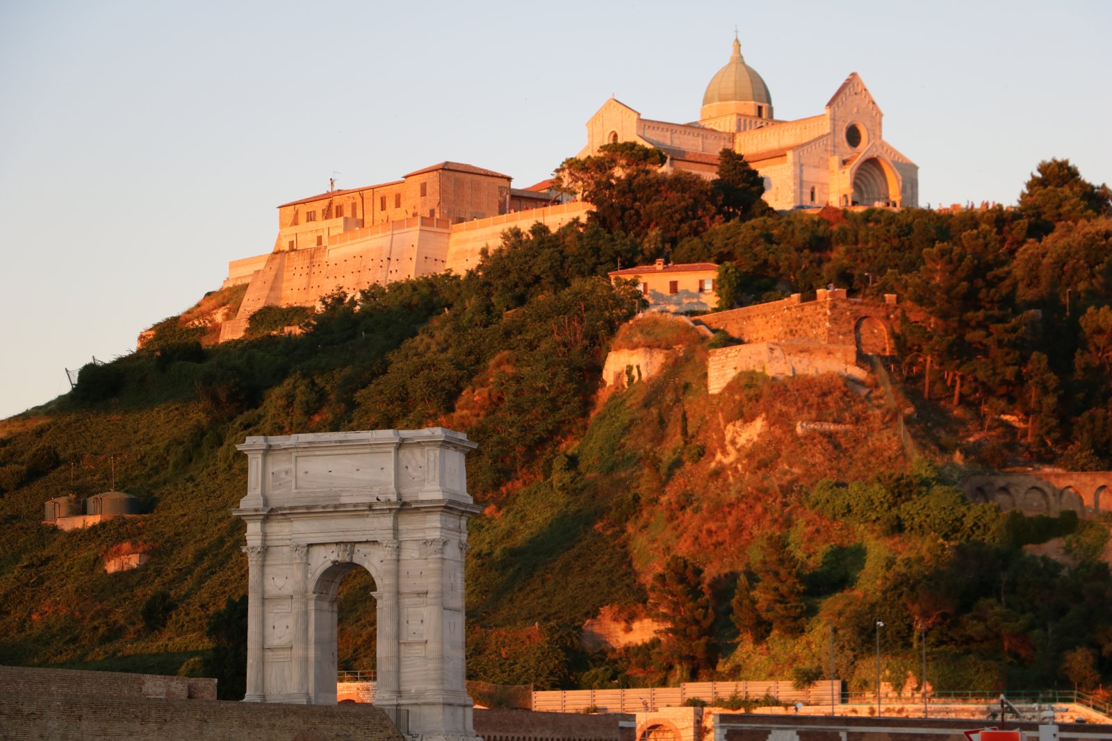 Ancona-Bogen von Trajan - Ancona | Secret World Trip Planner